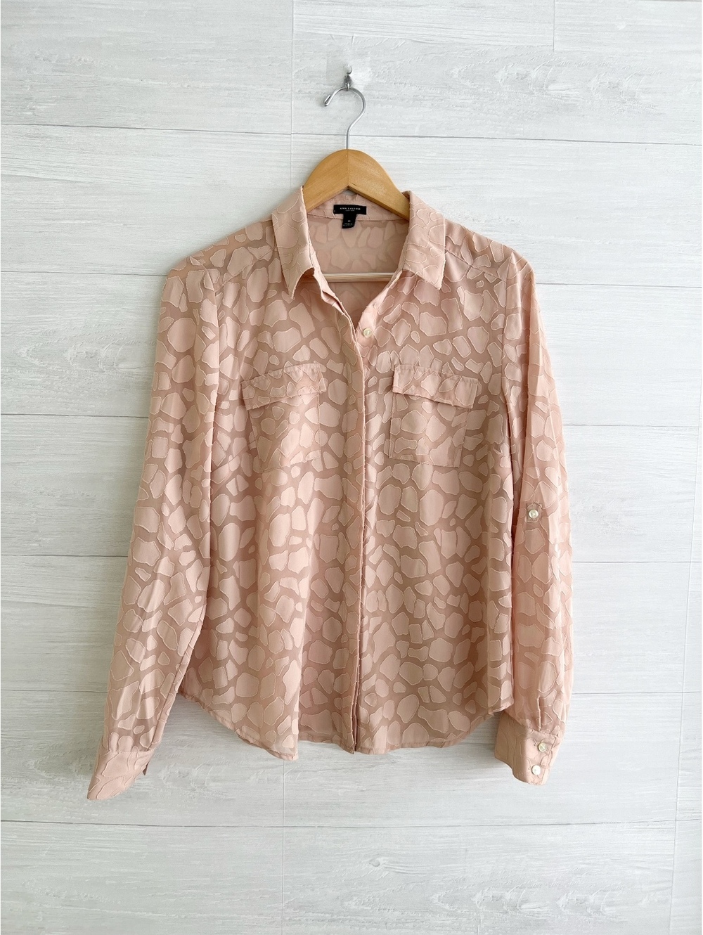 Ann Taylor Blush Pink Textured Abstract Animal Print Button Blouse Size 8